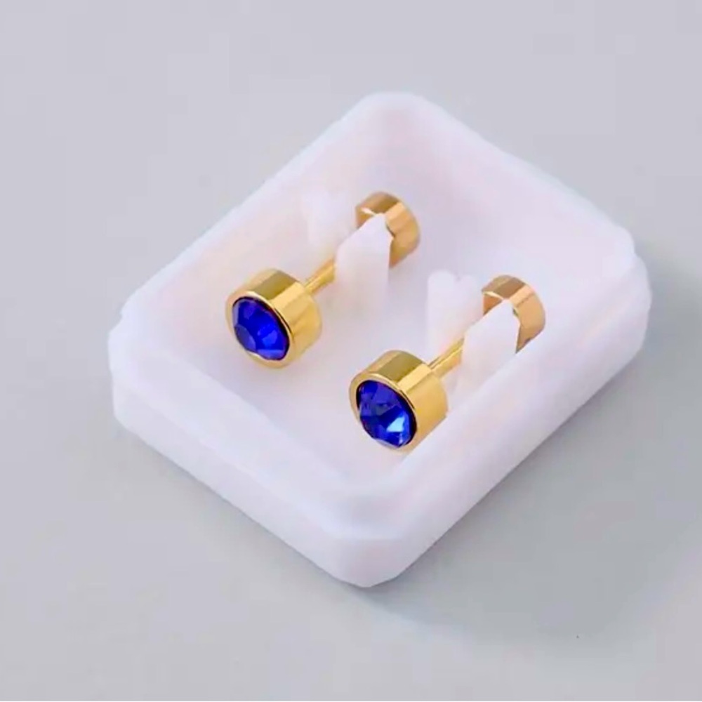 NEW!!1pair Simple Light Sapphire September Blue Synthetic Zircon Stud Earrings💎